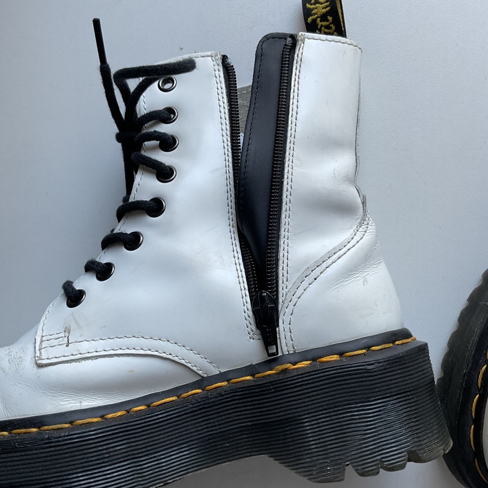 Dr. Marten Airwair Jadon White Leather Platform Combat Boots - size women’s 6 - Picture 2 of 5